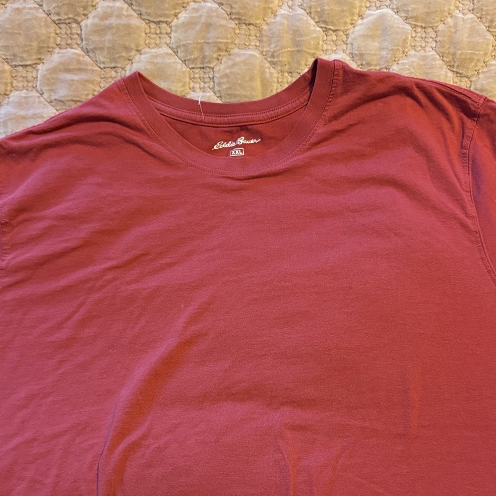 Eddie Bauer Men's Burgundy Short Sleeve Tee